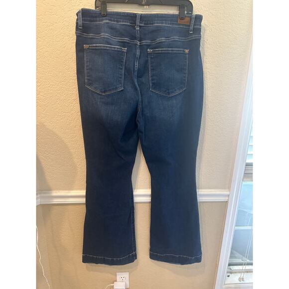 Women’s Judy Blue Plus Size Flare Leg Jeans. Size 20W - Picture 2 of 3